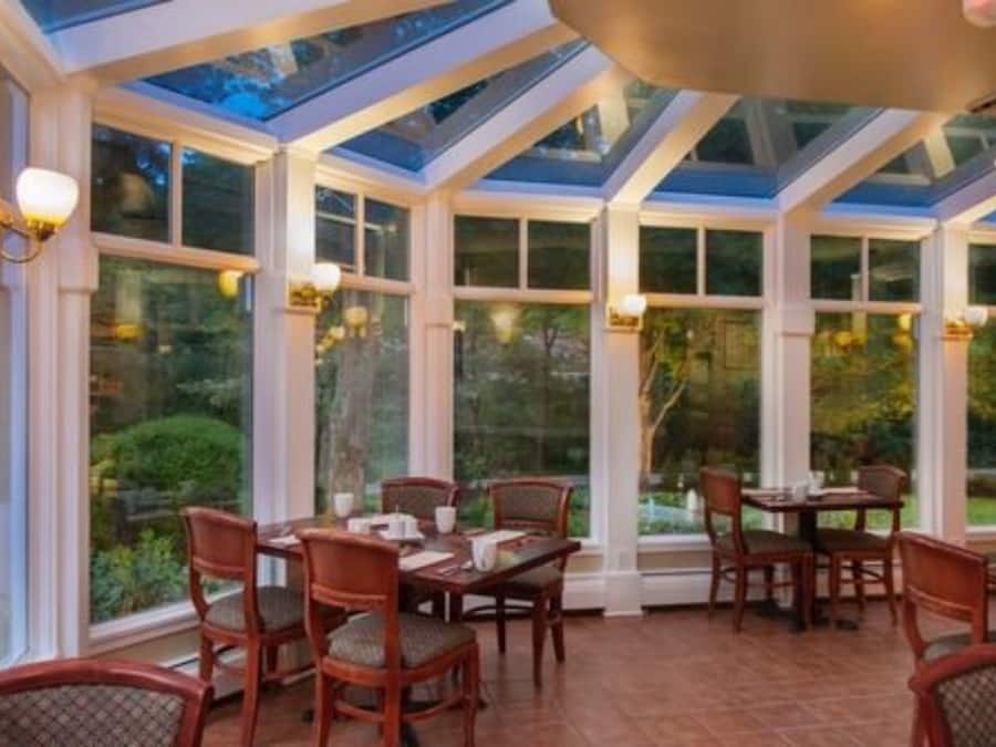 Breakfast and dinner served