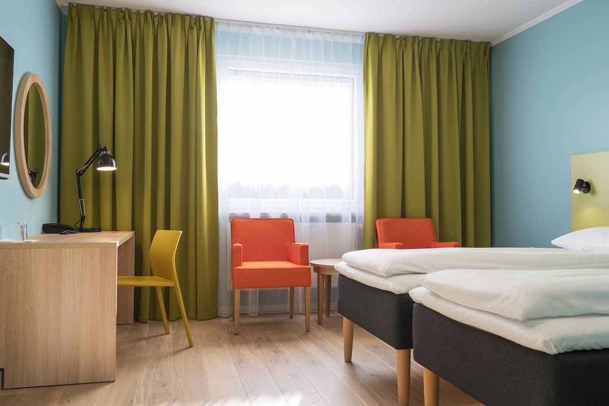 desk, blackout curtains, soundproofing, free wifi