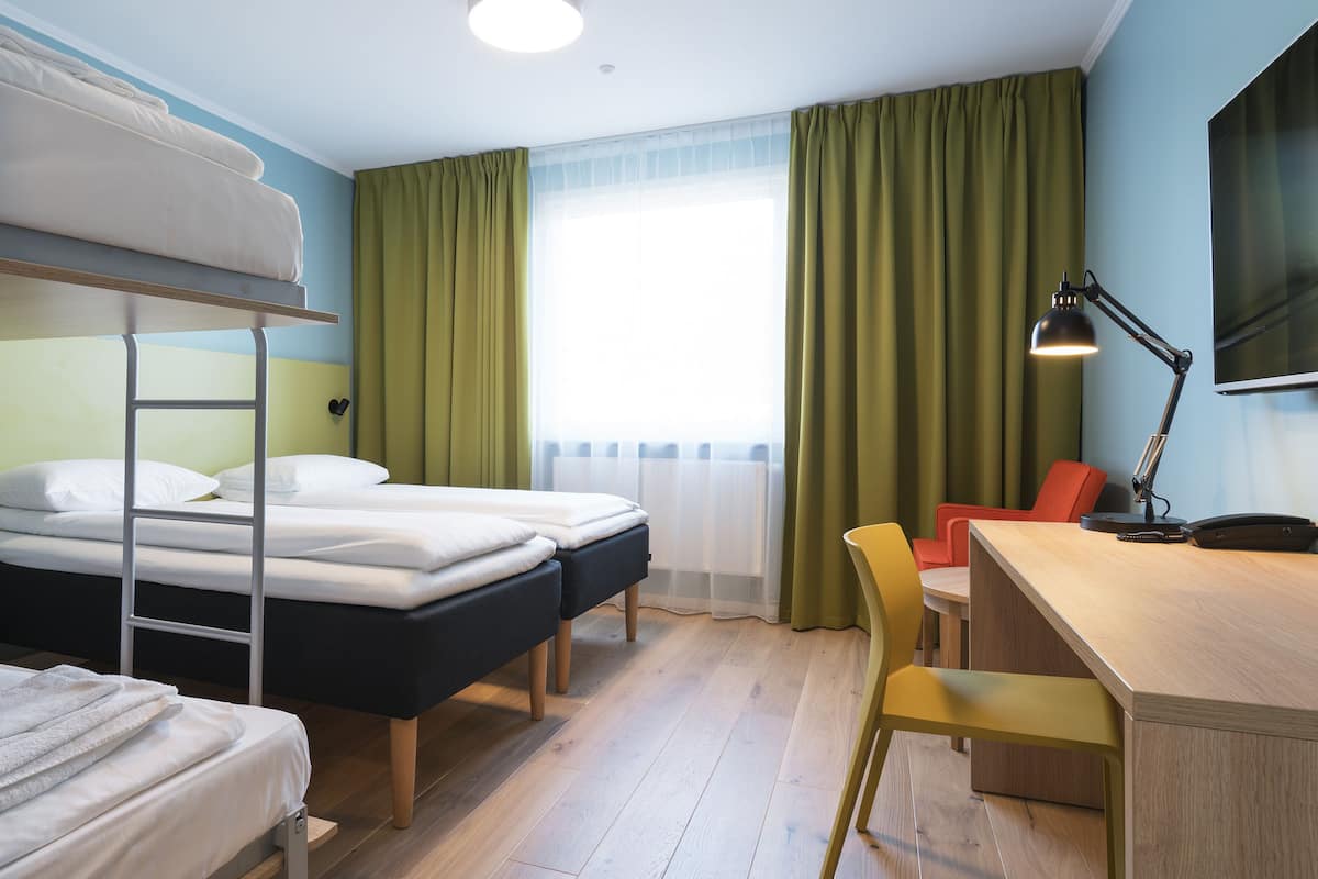 Family Room, 2 Twin Beds, Non Smoking (Standard) | Desk, blackout drapes, soundproofing, free WiFi