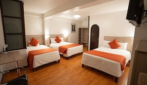 Chambre Standard, plusieurs lits | Coffres-forts dans les chambres, Wi-Fi gratuit, draps fournis