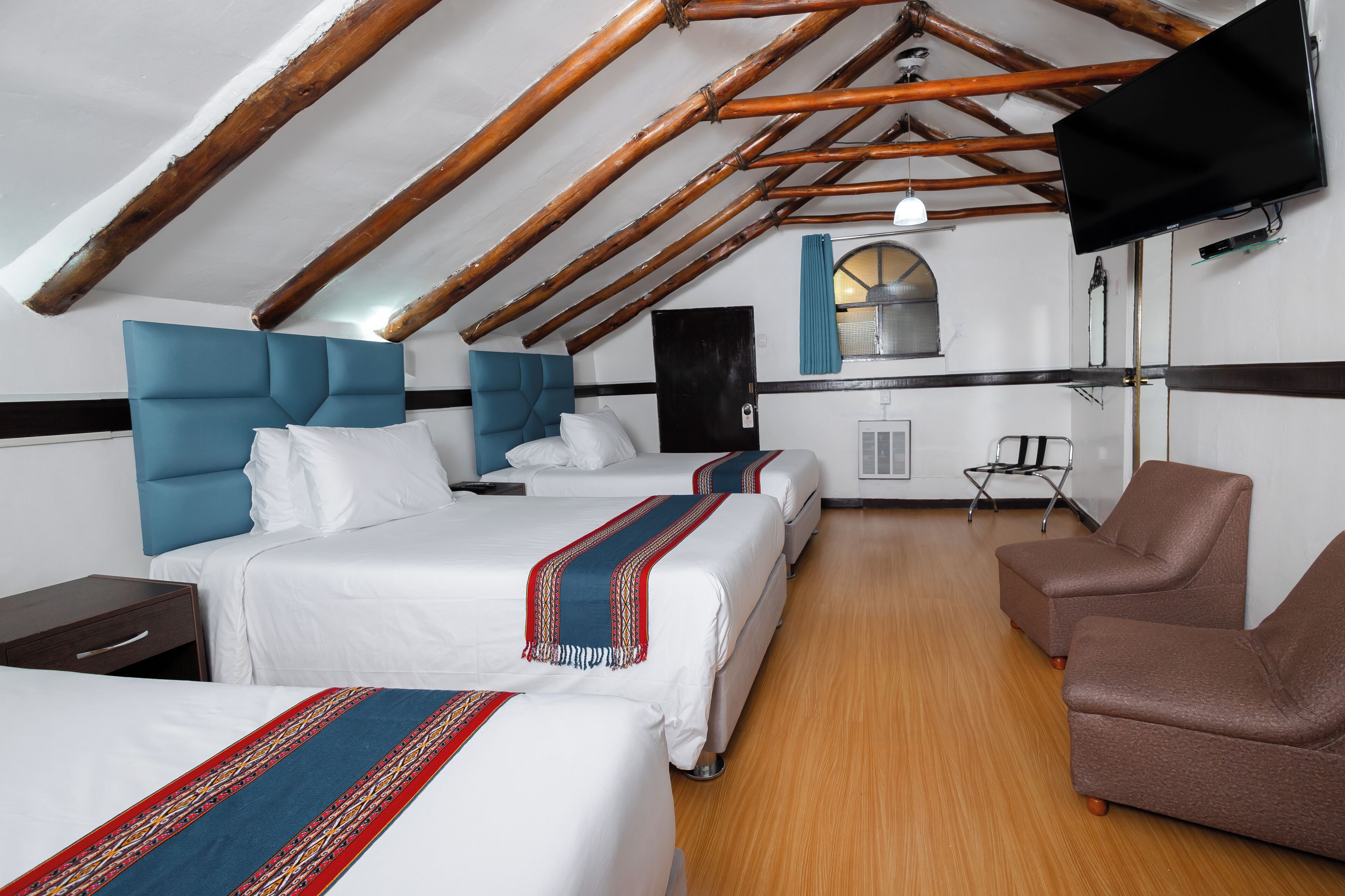 10 bedrooms, in-room safe, desk, free WiFi