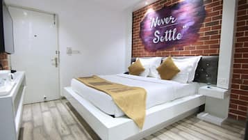 Executive Double Room, Refrigerator | Egyptian cotton sheets, premium bedding, minibar, in-room safe