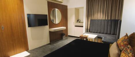 Suite | Coin séjour | Télévision LCD de 32 pouces avec chaînes par satellite, télévision