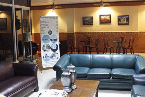 Coin salon dans le hall