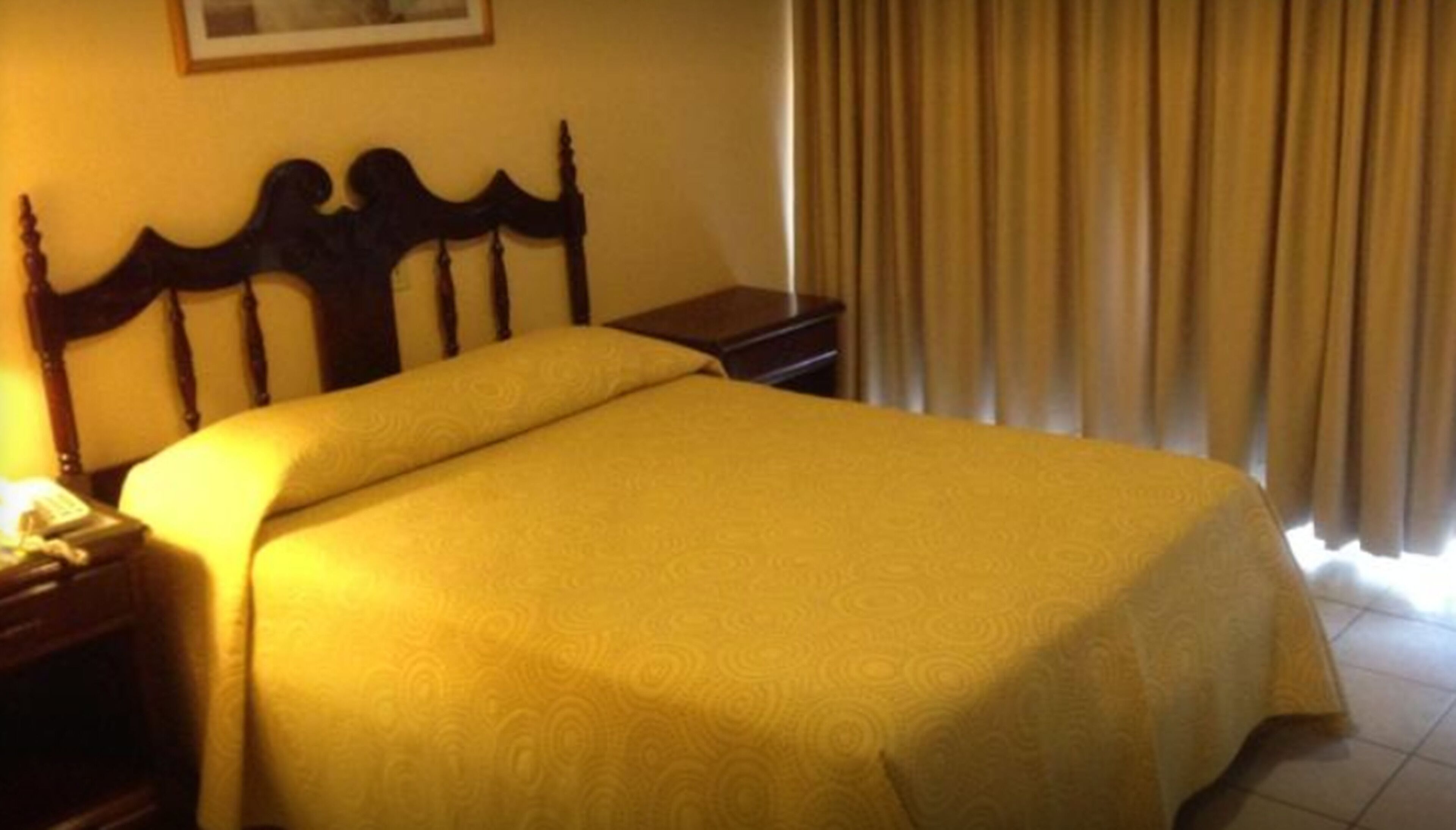 classic room | in-room safe, desk, iron/ironing board, free wifi