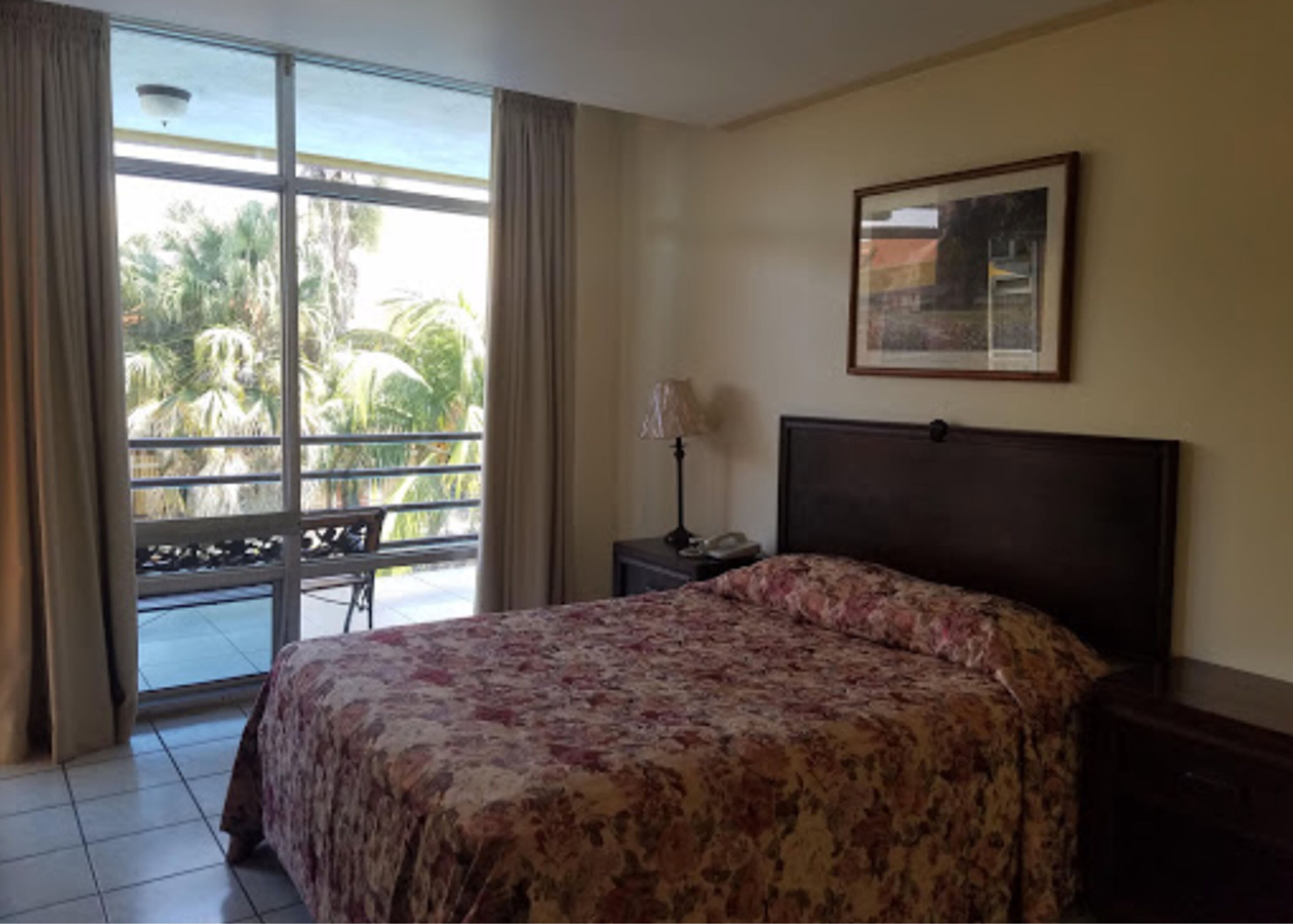 Habitación clásica | Caja de seguridad en la habitación y escritorio 