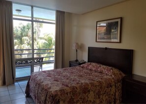 Classic Room | In-room safe, desk, iron/ironing board, free WiFi - Gran Hotel Paris (La Ceiba)