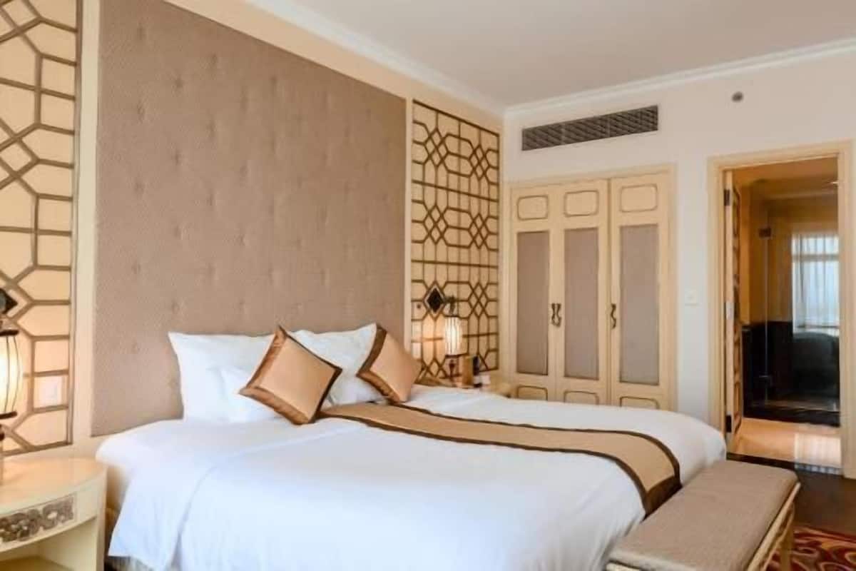 1 bedroom, premium bedding, down duvets, in-room safe