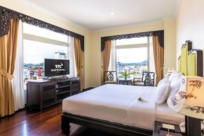 Deluxe Room, 1 Queen Bed, City View