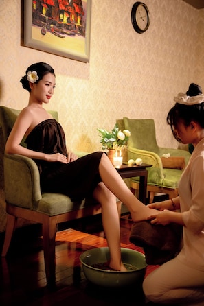 Couples treatment rooms, body treatments, body scrubs, facials