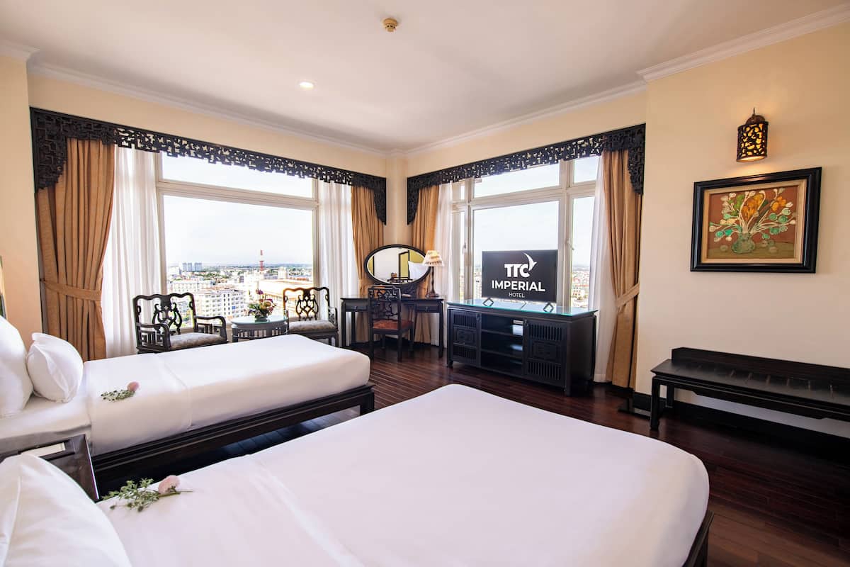 Deluxe Room, 2 Twin Beds, City View | 1 bedroom, in-room safe, individually decorated, individually furnished