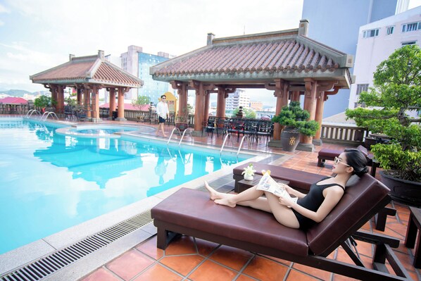 Outdoor pool, pool loungers