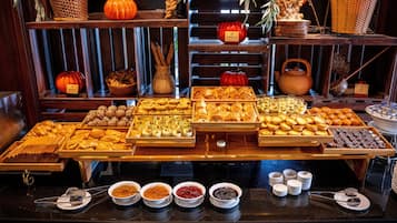 Daily buffet breakfast (USD 11 per person)