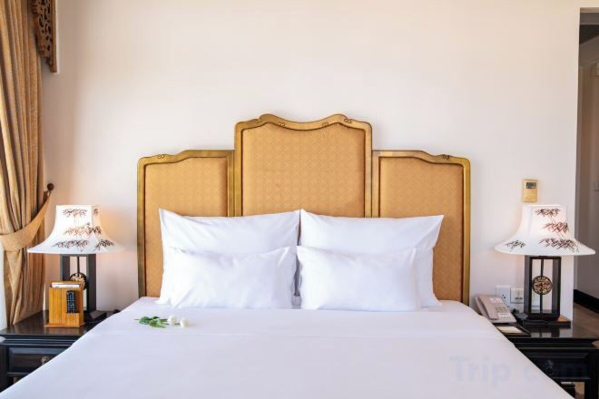 1 bedroom, premium bedding, down comforters, in-room safe