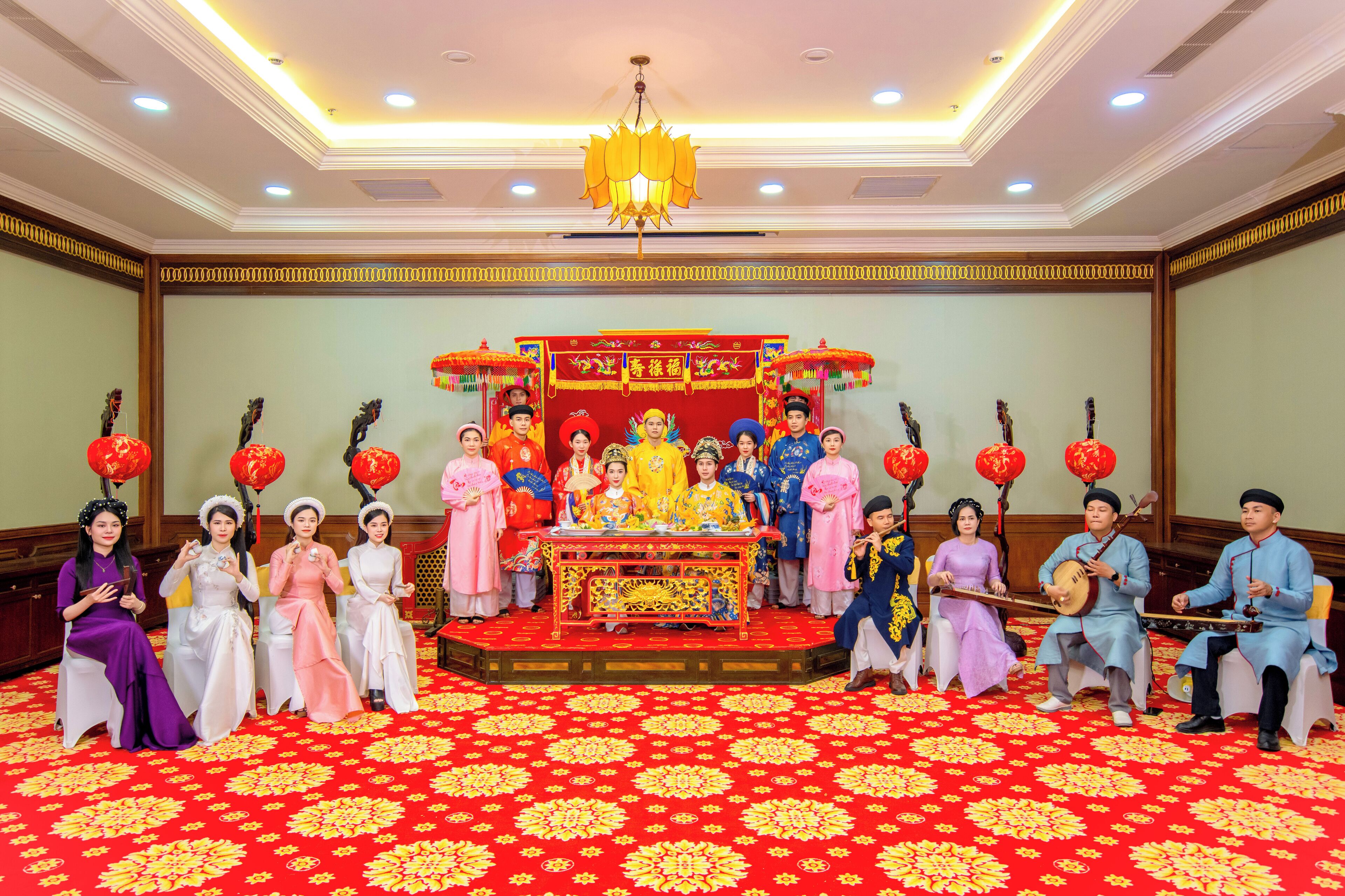 2 restaurants, breakfast, lunch, dinner served; vietnamese cuisine