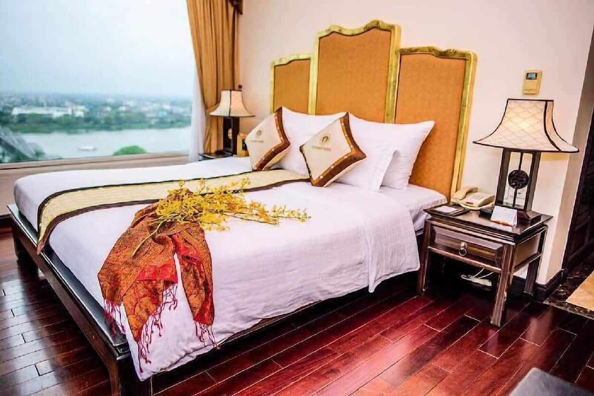 1 bedroom, premium bedding, down duvets, in-room safe