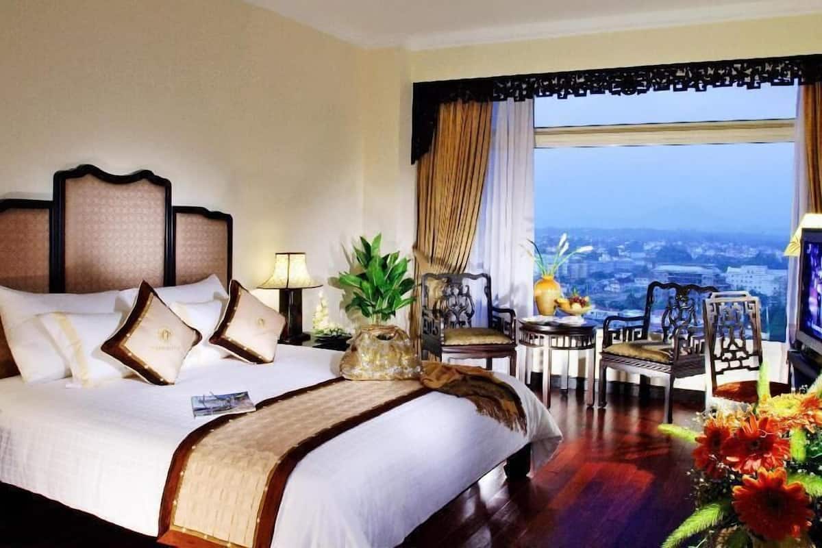 1 bedroom, premium bedding, down duvets, in-room safe