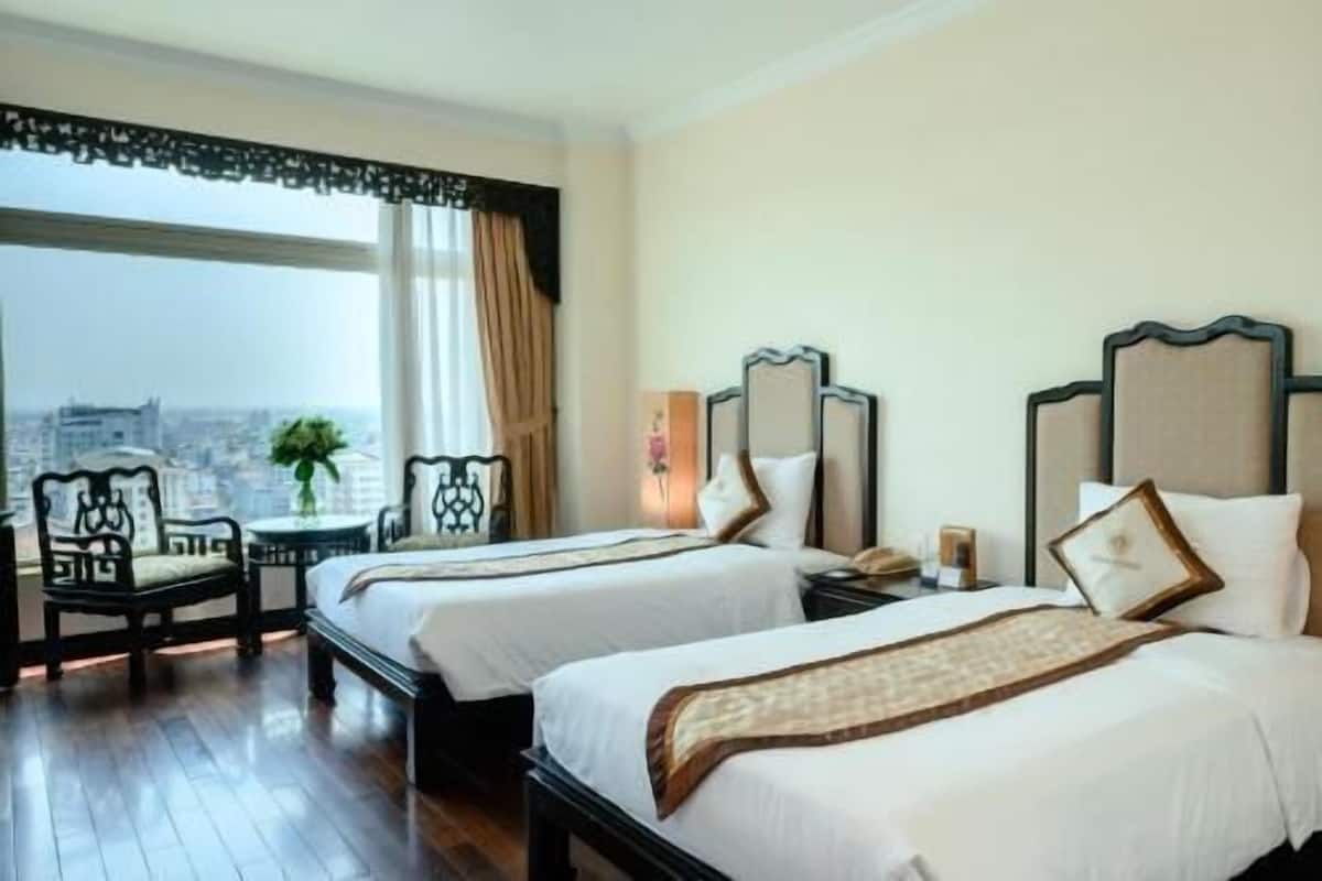 1 bedroom, premium bedding, down duvets, in-room safe