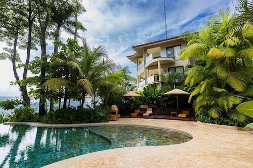 Arenas Del Mar Beachfront & Rainforest Member of the Cayuga Collection