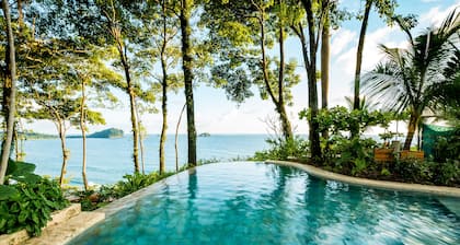 Arenas Del Mar Beachfront & Rainforest Member of the Cayuga Collection