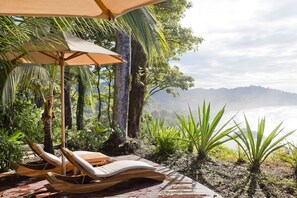Terrace/patio - Arenas Del Mar Beachfront & Rainforest Member of the Cayuga Collection (Quepos)