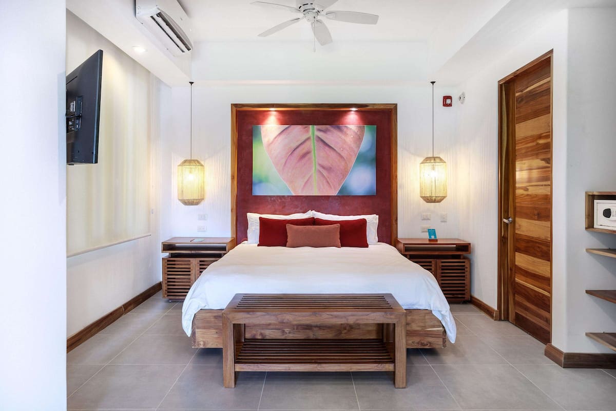 Ocean Breeze Suite | Premium bedding, free minibar, in-room safe, desk