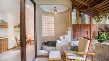 Garden Room | Premium bedding, free minibar, in-room safe, desk