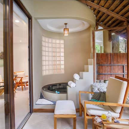 Garden Room | Premium bedding, free minibar, in-room safe, desk