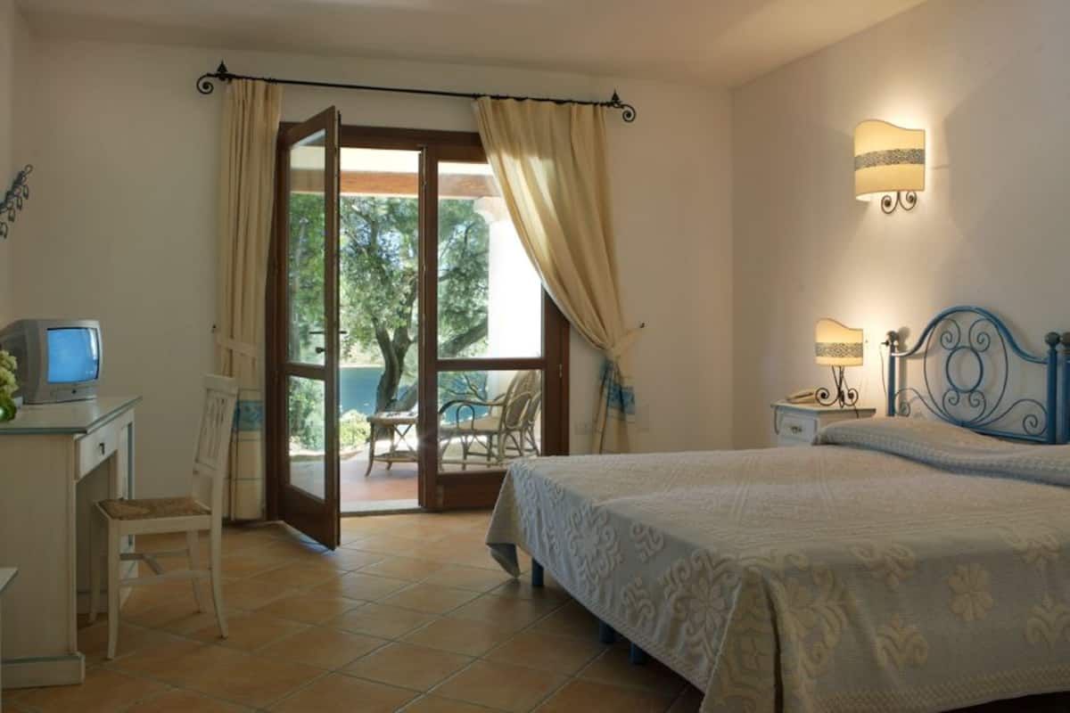 superior double room, lake view | premium bedding, minibar, in-room safe, desk