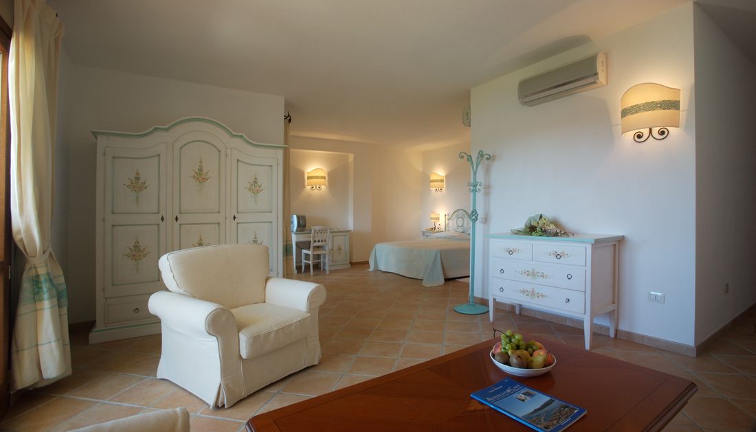 junior suite, lake view | living area | flat-screen tv