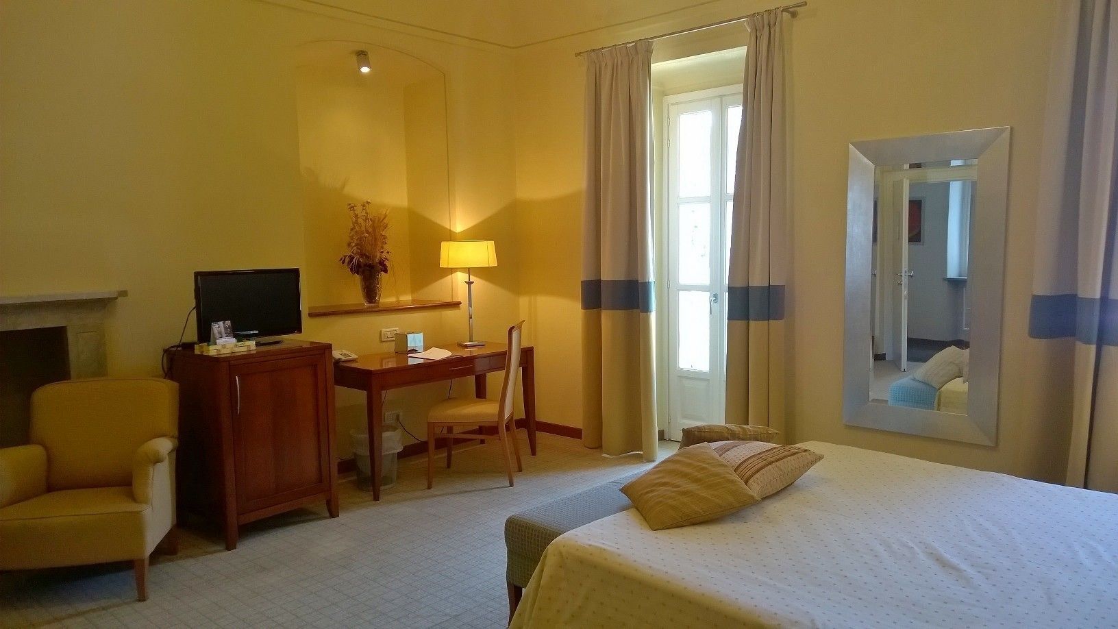 junior suite | minibar, desk, soundproofing, free wifi