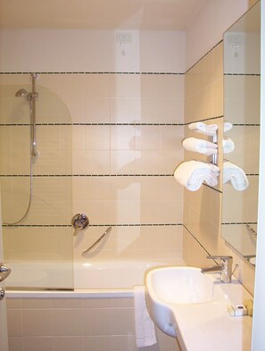 Double Room | Bilik Mandi | Kelengkapan dandanan diri percuma, pengering rambut, bidet 