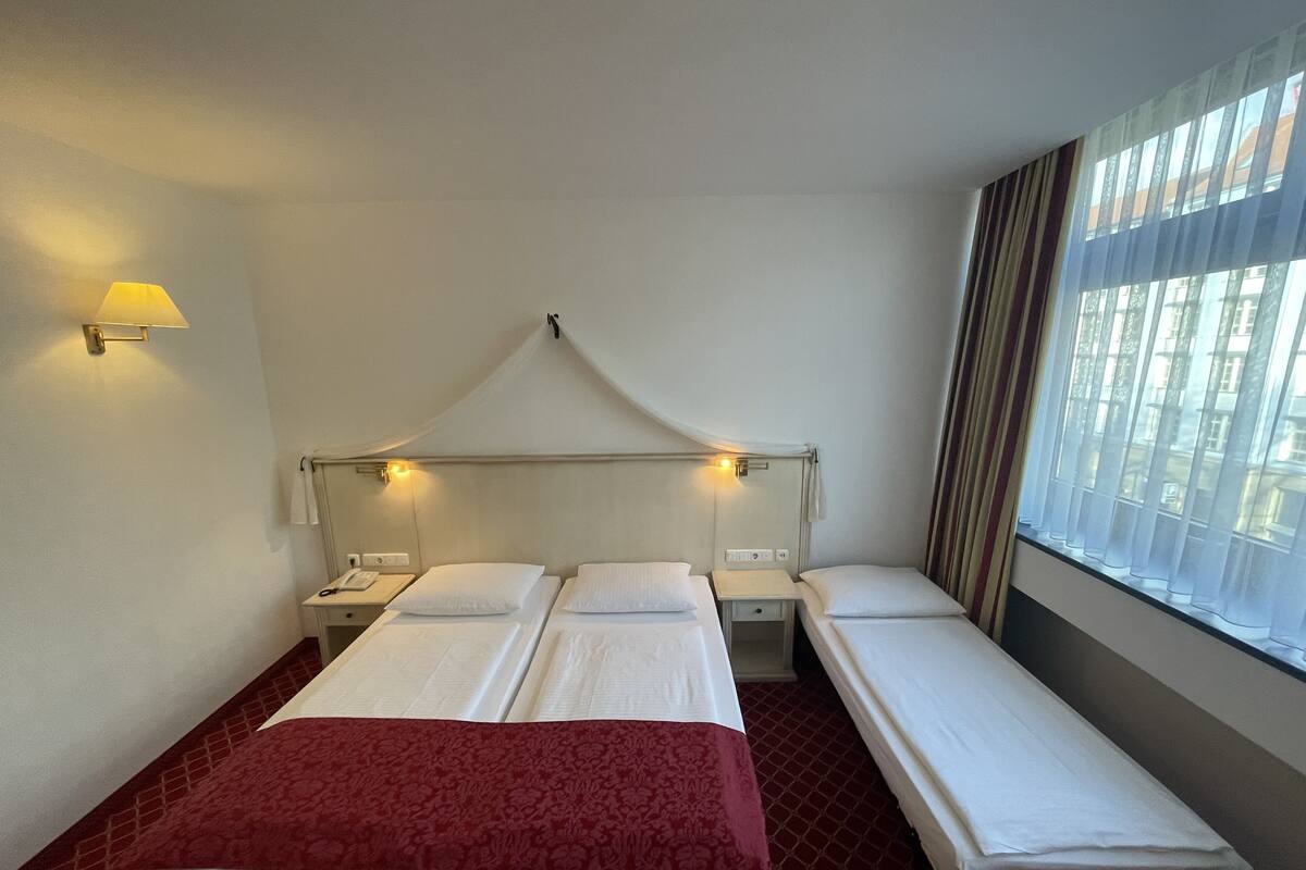 미니바, 객실 내 금고, 책상, 방음 설비