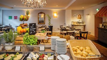Tägliches Frühstücksbuffet gegen Gebühr