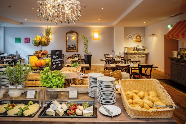 Tägliches Frühstücksbuffet gegen Gebühr