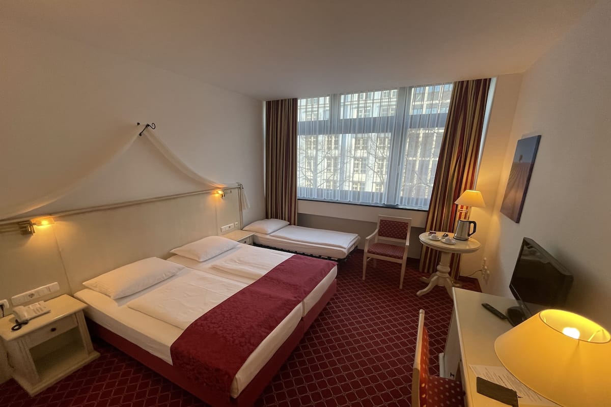 Triple Room | Minibar, in-room safe, desk, soundproofing