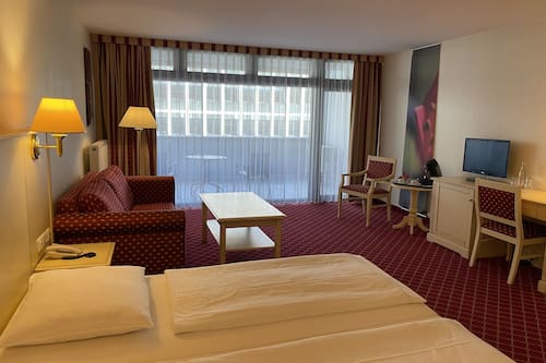 Doppia panoramica, non fumatori | Minibar, una cassaforte in camera, una scrivania, insonorizzazione