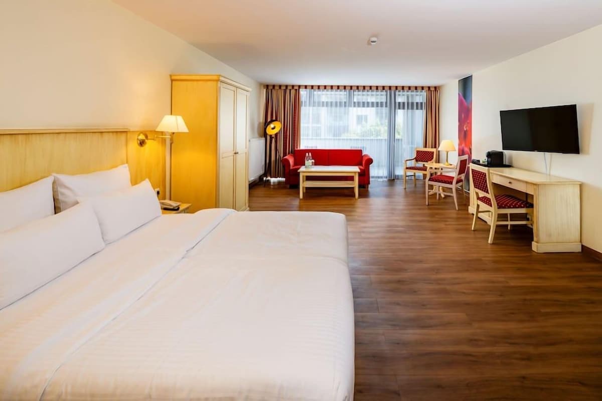 Premium bedding, minibar, in-room safe, desk