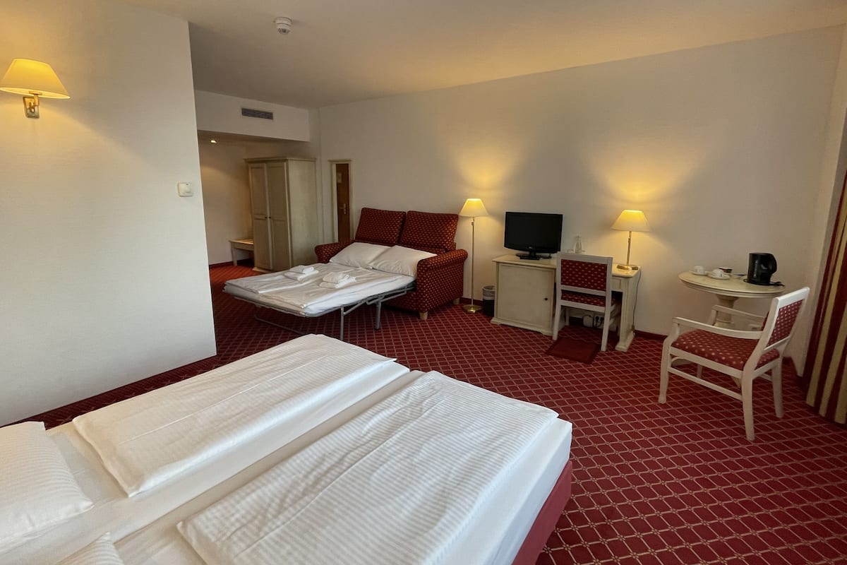 Superior Quadruple Room | Minibar, in-room safe, desk, soundproofing