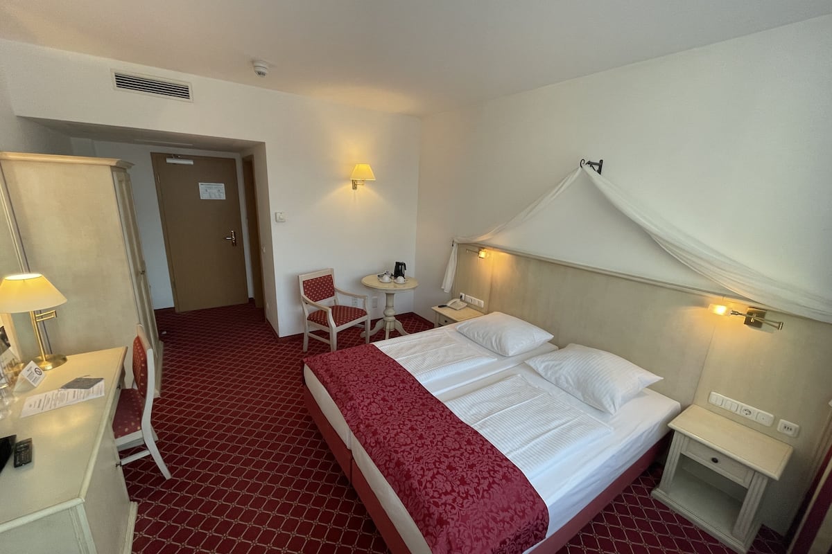 Standard Plus Room | Minibar, in-room safe, desk, soundproofing