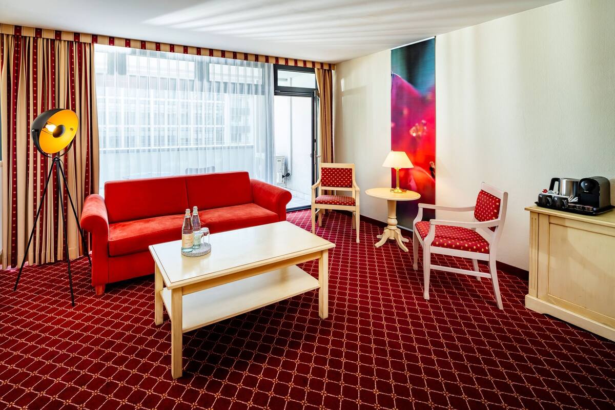 Junior Studio Suite, Non Smoking, Balcony | Premium bedding, minibar, in-room safe, desk