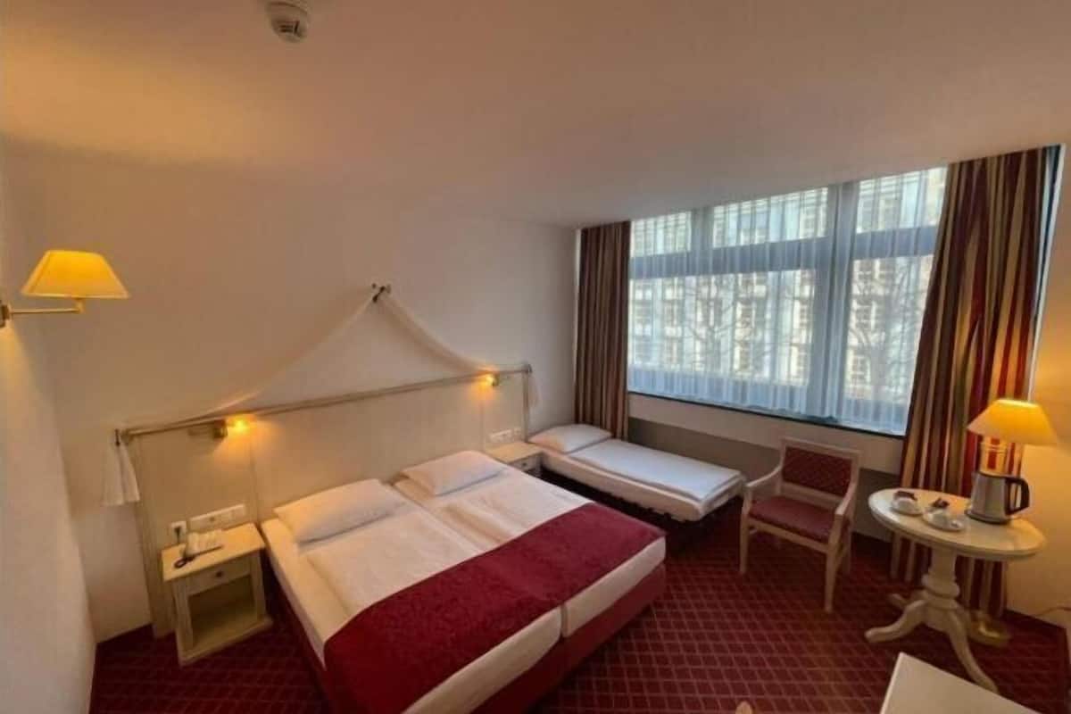 1 bedroom, minibar, in-room safe, desk