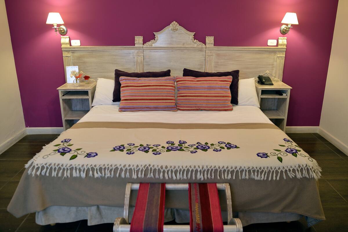 Premium bedding, in-room safe, individually decorated