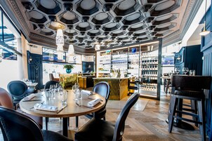 Breakfast, lunch, dinner served; French cuisine 