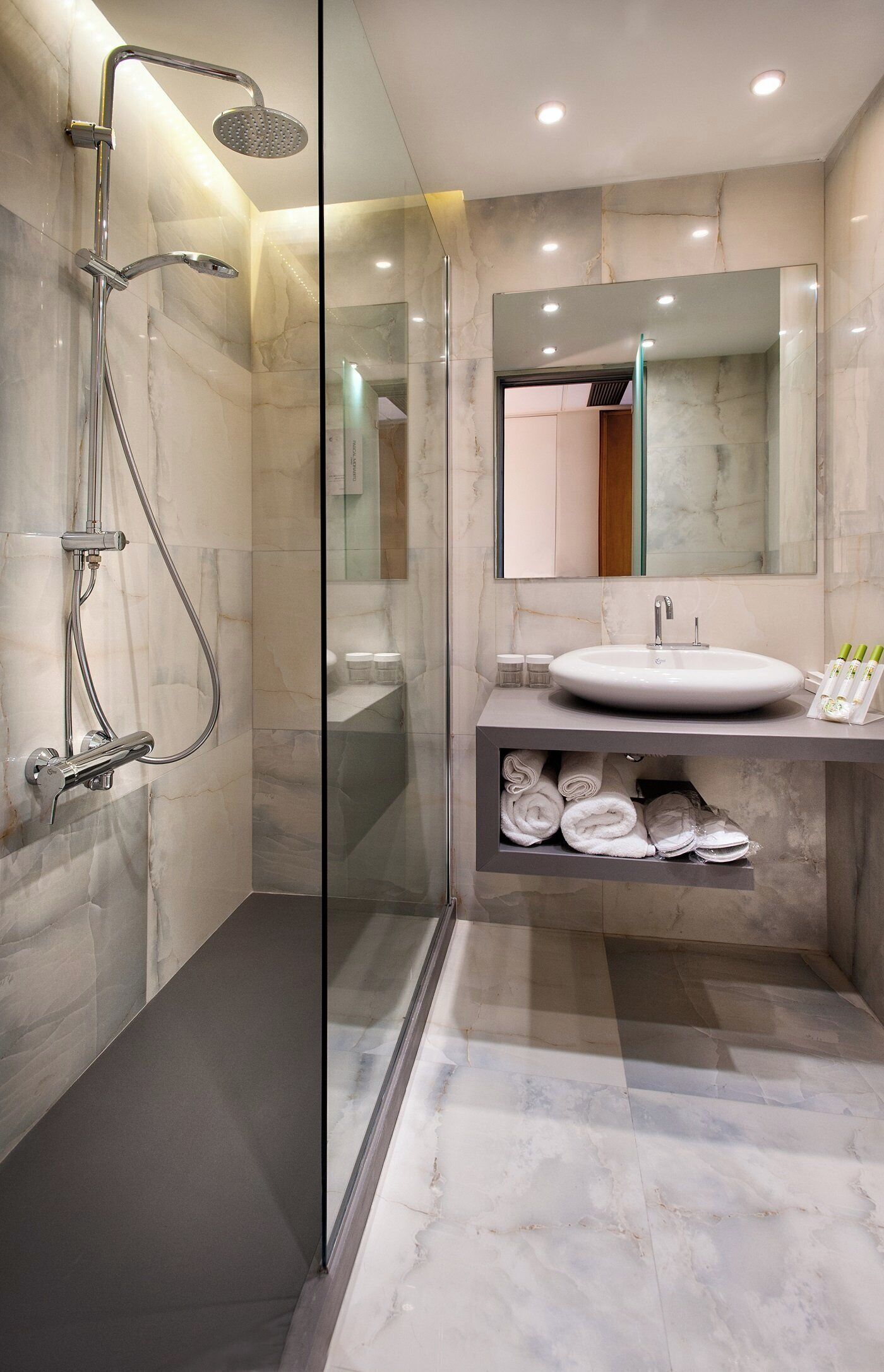 superior double or twin room, balcony | bathroom | eco-friendly toiletries, hair dryer, bathrobes, slippers