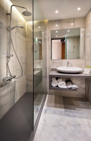 Superior Double or Twin Room, Balcony | Bathroom | Eco-friendly toiletries, hair dryer, bathrobes, slippers
