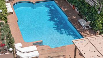 Seasonal outdoor pool, pool umbrellas, sun loungers