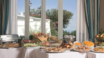 Desayuno bufé gratuito y diario