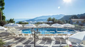 Outdoor pool, sun loungers