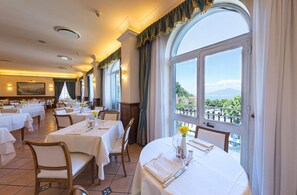 2 restaurants servant le petit déjeuner, spécialités Cuisine italienne